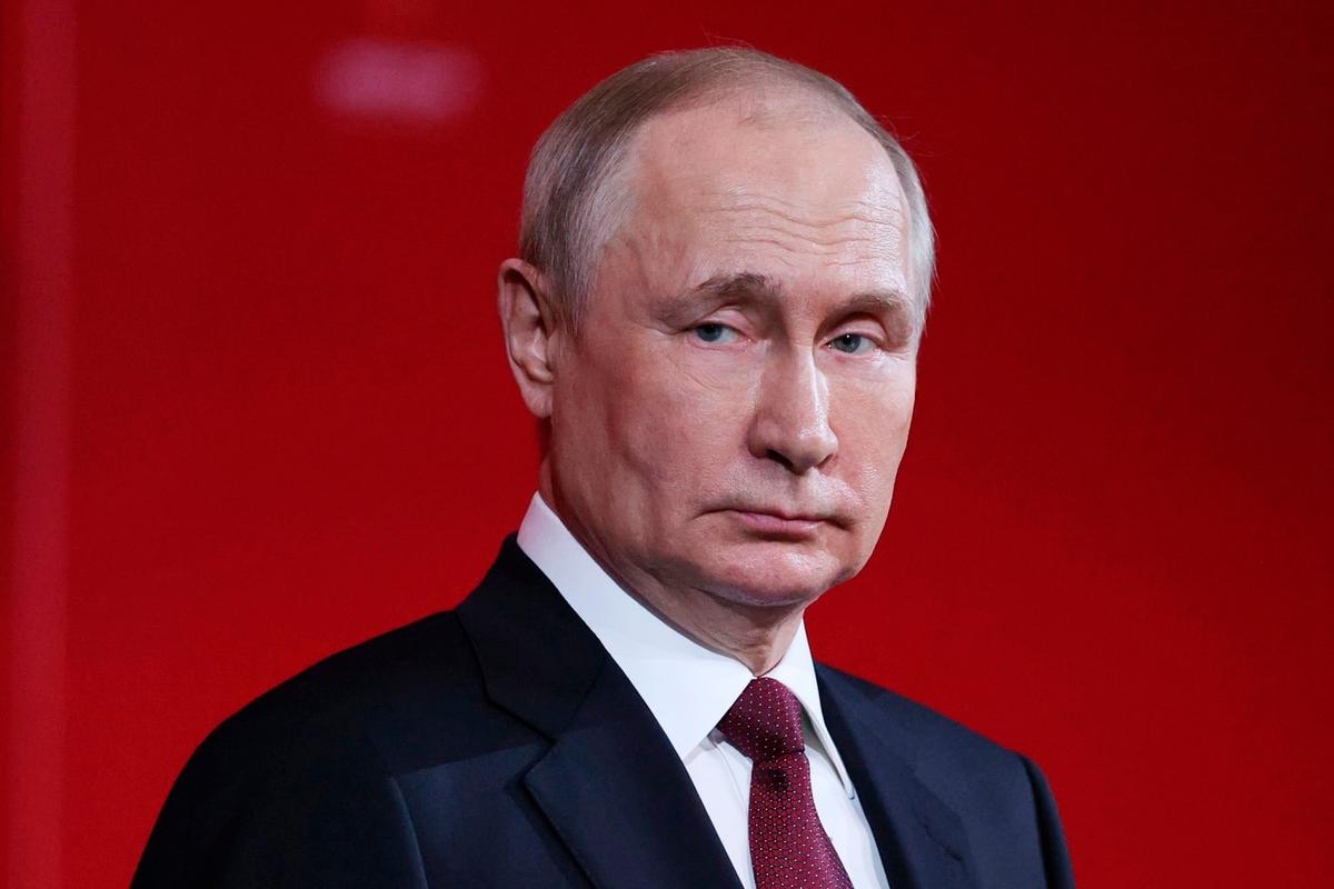 Sorğu: Rusların 73 faizi Putinə etibar edir