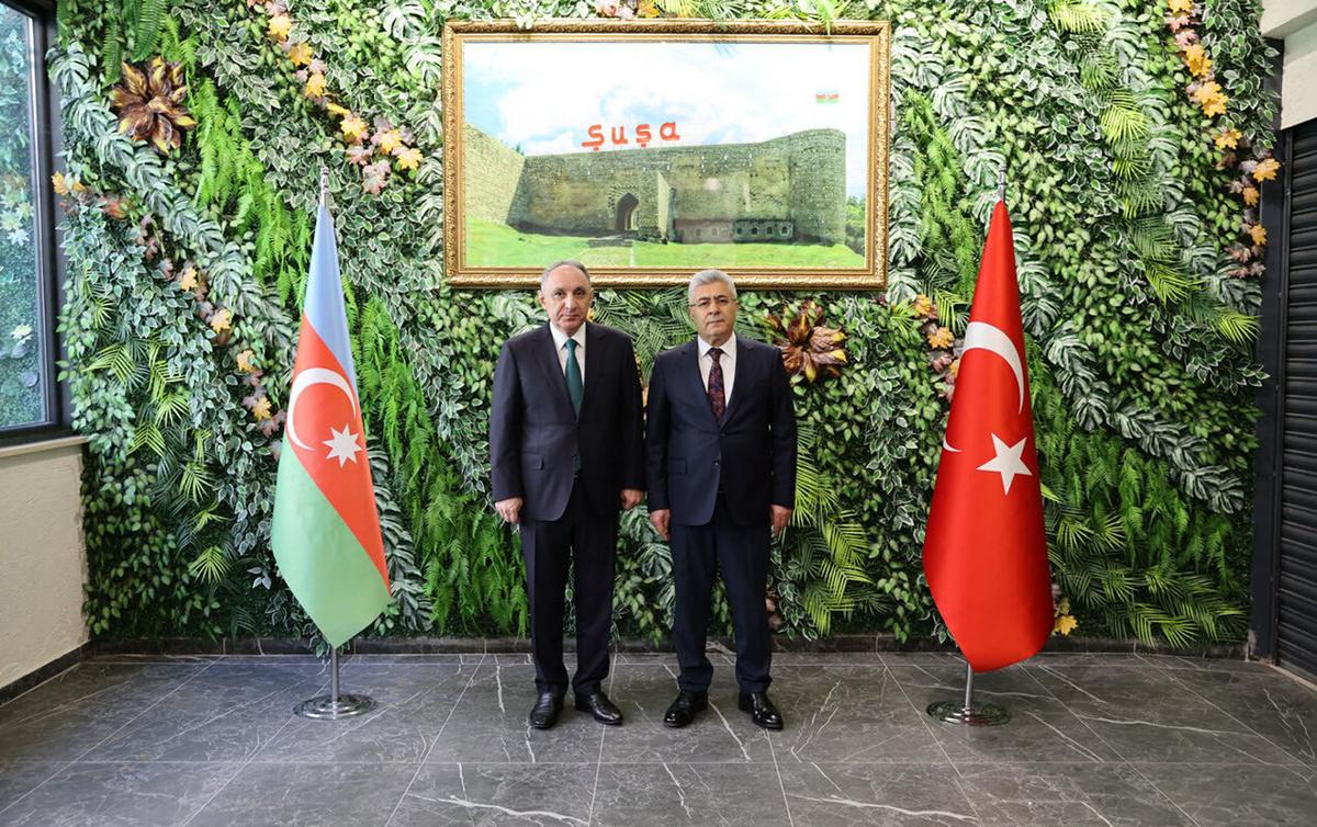 Kamran Əliyev Qarsdakı Baş Konsulluqda - Foto