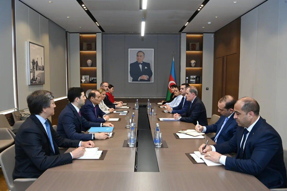 Ceyhun Bayramov Bağdad Amreyevi qəbul etdi