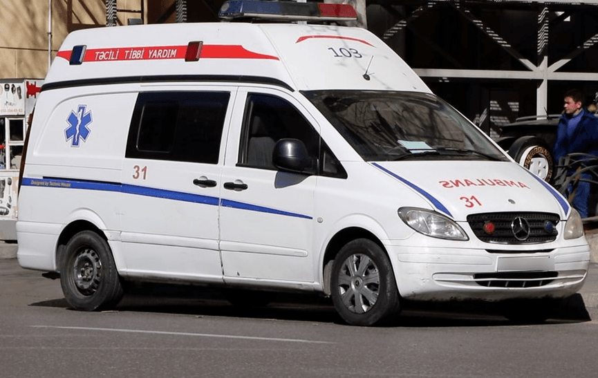 Sabunçuda 71 yaşlı kişi ağacdan yıxılaraq öldü