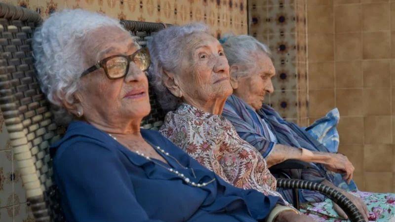 Alimlər 100 yaşı keçən üç bacının sirrini araşdırır