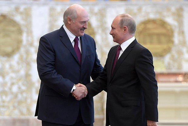 Putinlə Lukaşenko gizli məsələləri müzakirə edir