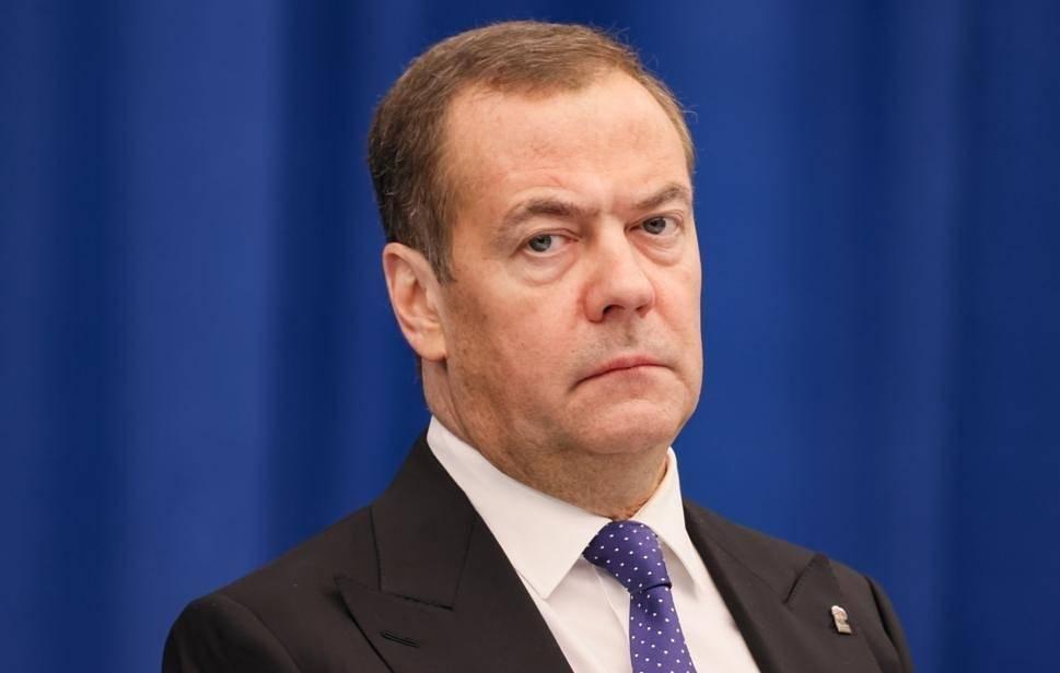 Dmitri Medvedev "Vahid Rusiya"nın seçki siyahısına salınmadı Dmitri Medvedev "Vahid Rusiya"nın seçki siyahısına salınmadı