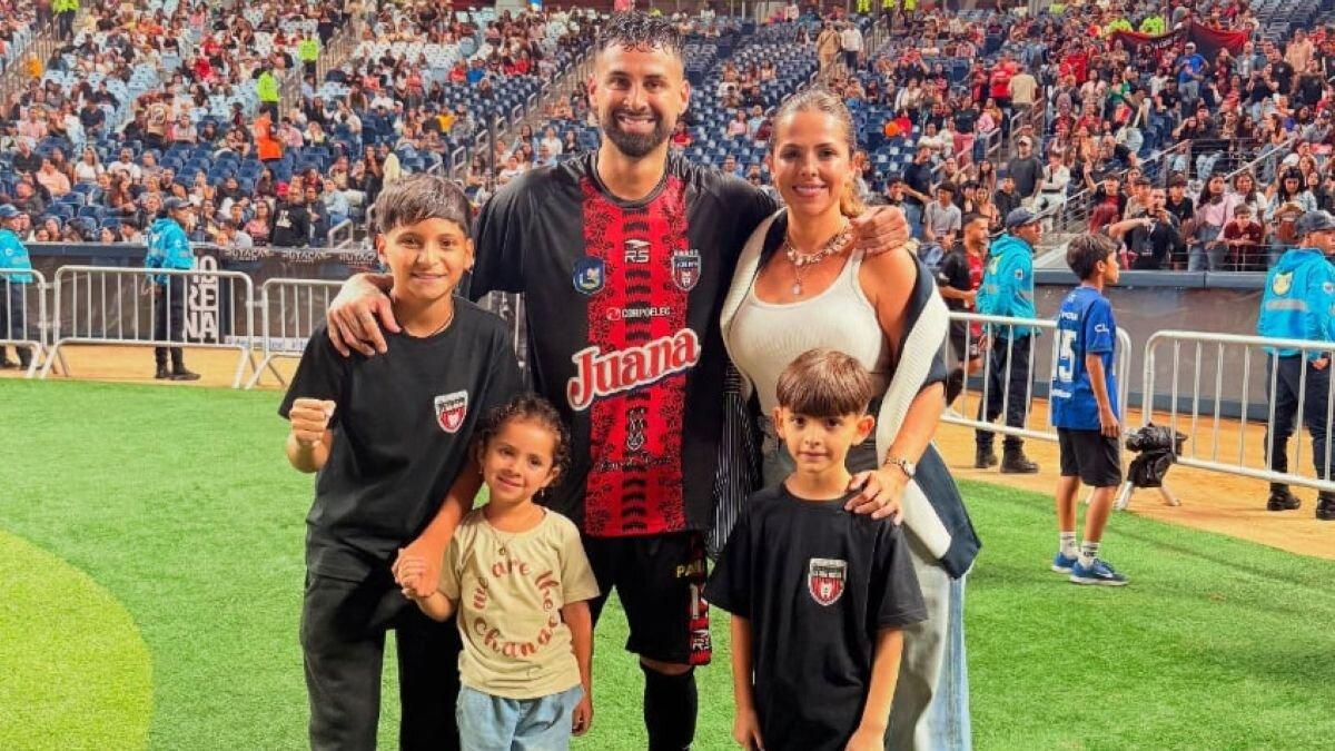 Məşhur futbolçunun həyat yoldaşı və övladları zəlzələdən sağ çıxmadı Məşhur futbolçunun həyat yoldaşı və övladları zəlzələdən sağ çıxmadı