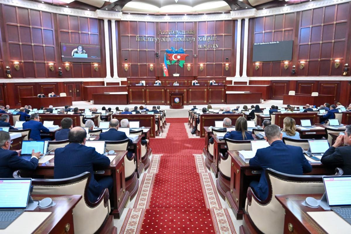 Milli Məclisin növbədənkənar sessiyasının plenar iclası keçirilir
