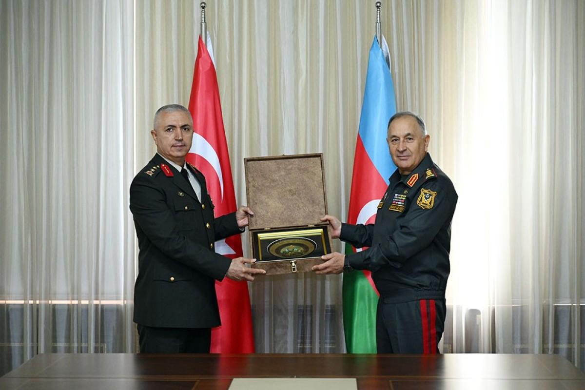 Kərim Vəliyev türkiyəli generalın rəhbərlik etdiyi heyətlə görüşüb Kərim Vəliyev türkiyəli generalın rəhbərlik etdiyi heyətlə görüşüb