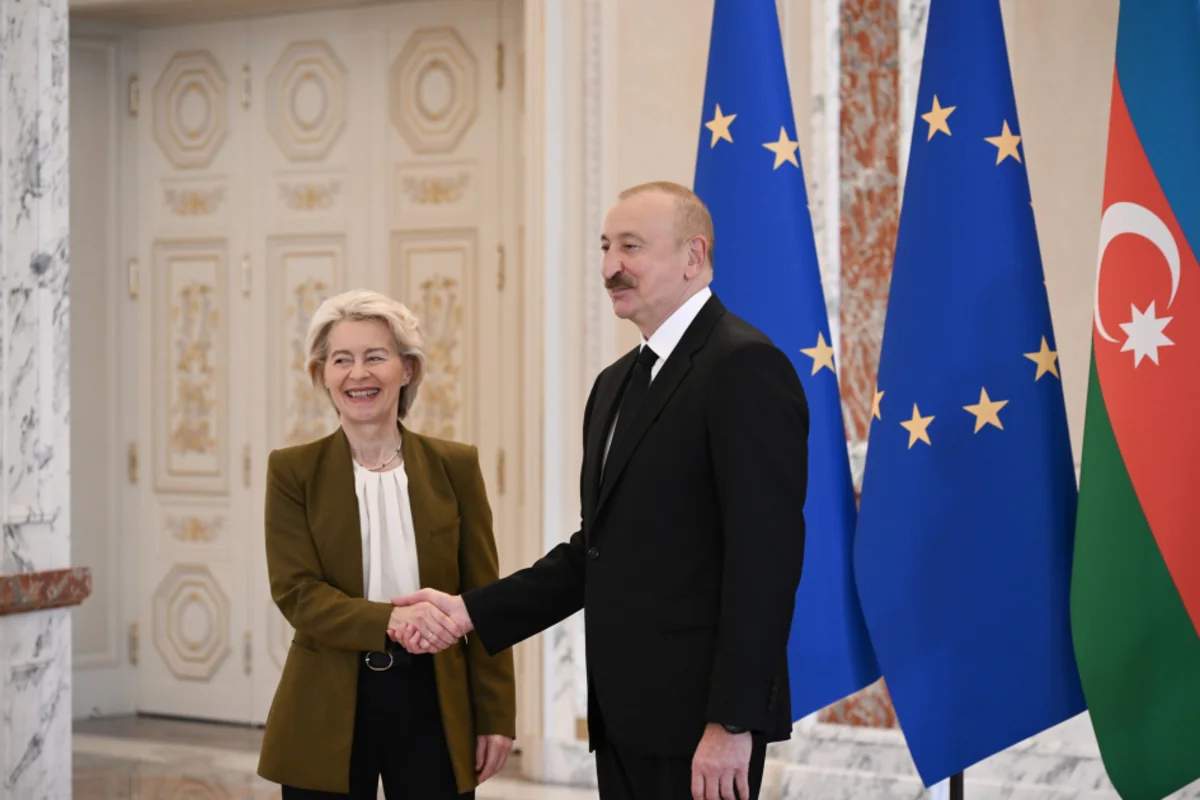 Ursula fon der Lyayen sülh sazişinin paraflanmasına görə Prezident İlham Əliyevi təbrik edib Ursula fon der Lyayen sülh sazişinin paraflanmasına görə Prezident İlham Əliyevi təbrik edib