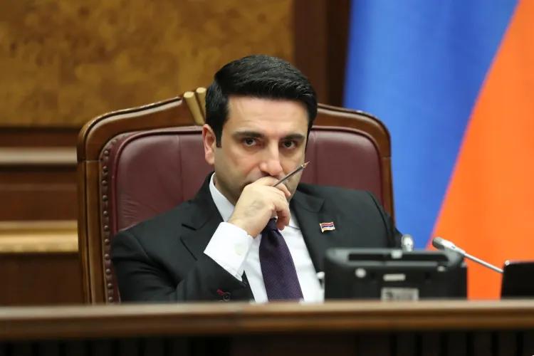 Simonyan təkzib etdi: "Prezident olmayacağam"