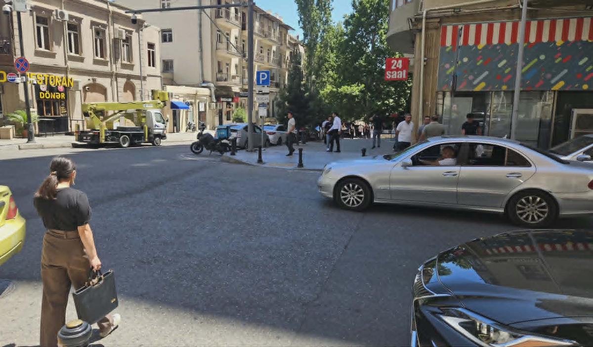 28 May ətrafında təhlükəli vəziyyət: Sakinlər piyada keçidi tələb edir