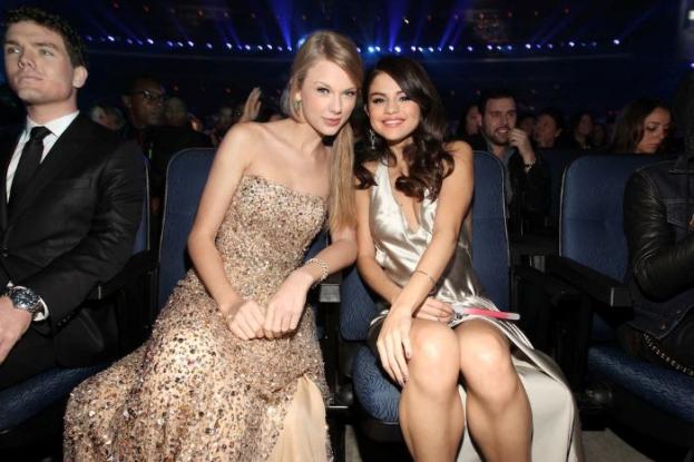 Selena Qomez Teylor Sviftin toyunda baş rolda olacaq Selena Qomez Teylor Sviftin toyunda baş rolda olacaq