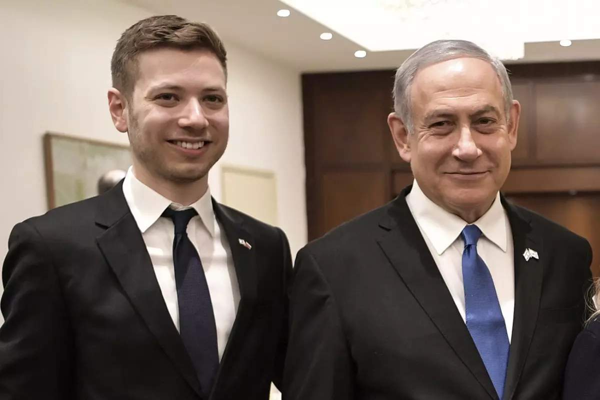 Netanyahunun oğlu adını dəyişdirdi Netanyahunun oğlu adını dəyişdirdi
