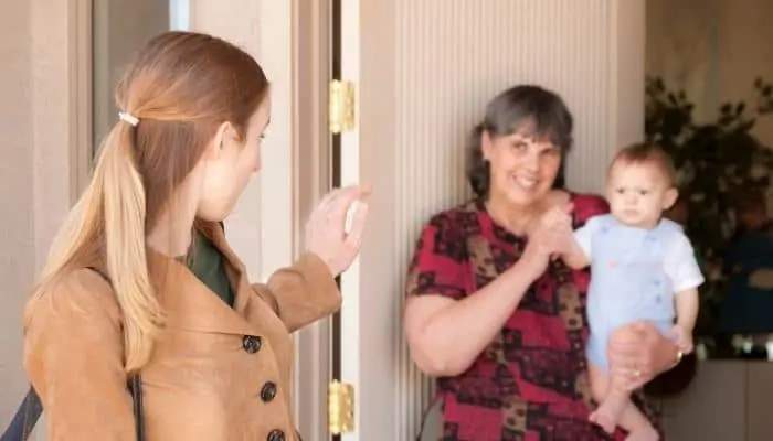 İşləyən anaların çətin seçimi: Bağça, dayə, yoxsa nənə-baba? İşləyən anaların çətin seçimi: Bağça, dayə, yoxsa nənə-baba?